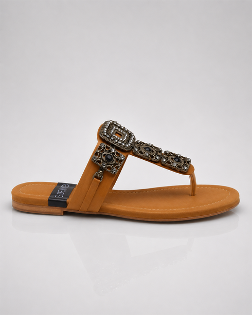 Side view of Kolhapuri flat sandal with gold embellishment and toe ring design