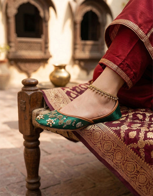 Hand embroidered khussa detail